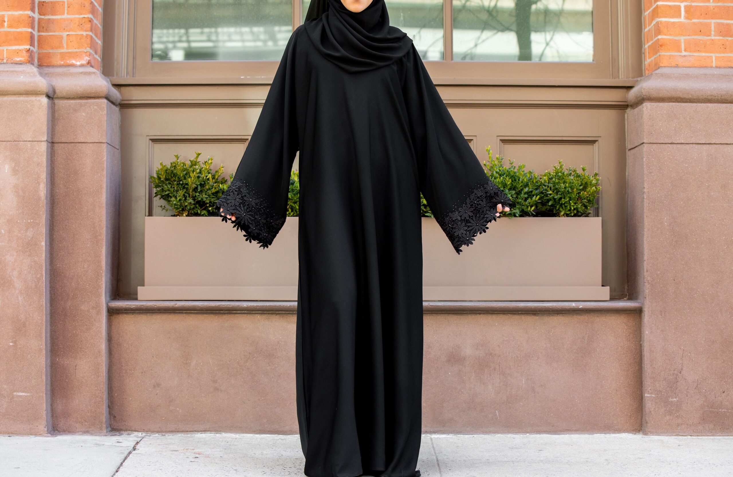 34e5bb1d7158f2d1ed01d71afcd826c8 Women's Abayas - Image 1